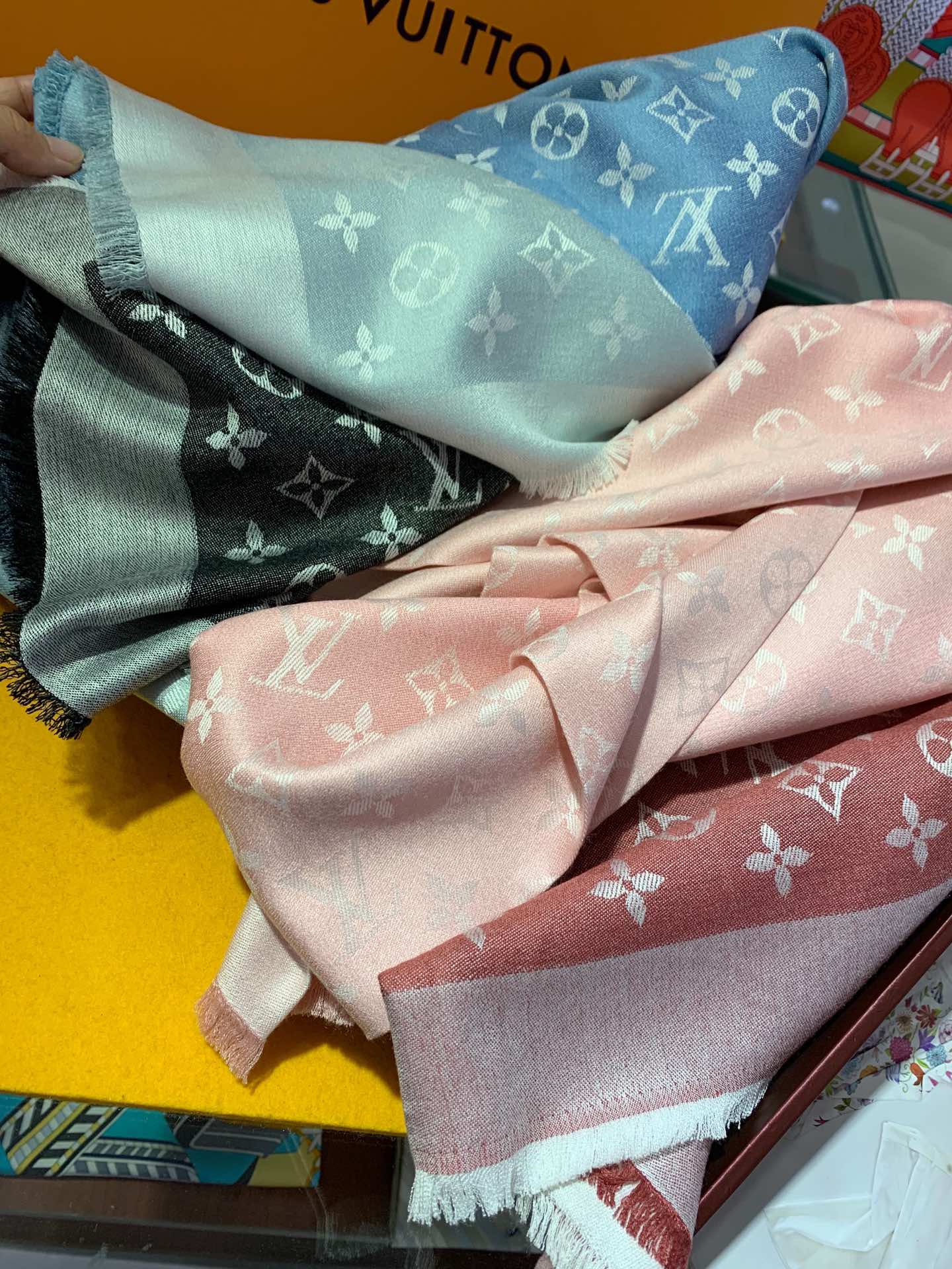 EN - Luxury LUV  Scarf 026