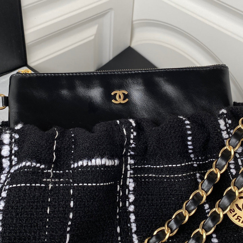 CHL 22 Handbag Gold Hardware Black For Women, Women’s Handbags, Shoulder Bags 18.3in/47cm AS3262 B08553 NJ058