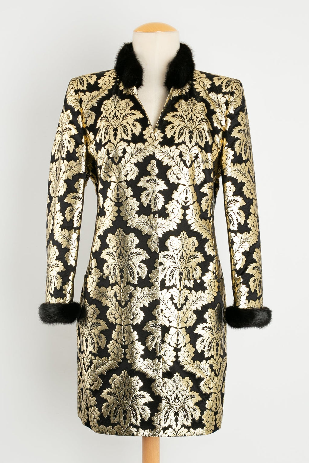 Manteau du soir noir et or Louis FÃƒÆ’Ã‚Â©raud