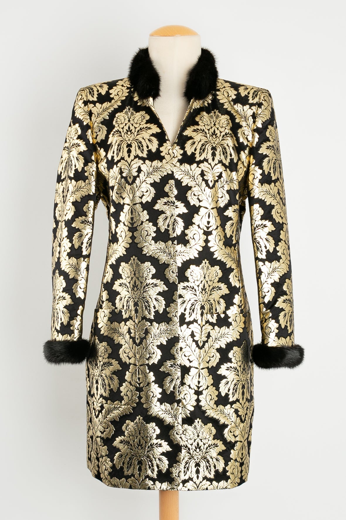 Manteau du soir noir et or Louis FÃƒÆ’Ã‚Â©raud