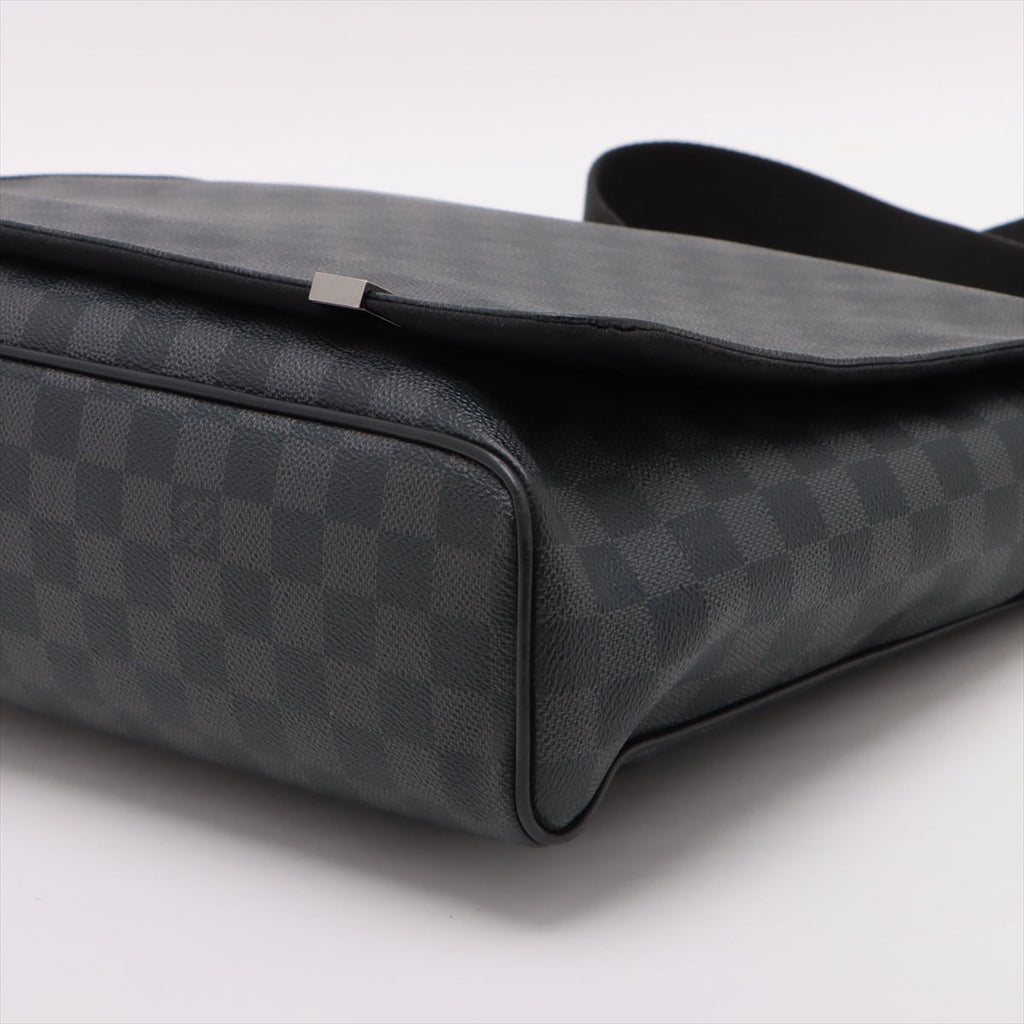 Louis Vuitton Damier Graphite District GM N41030