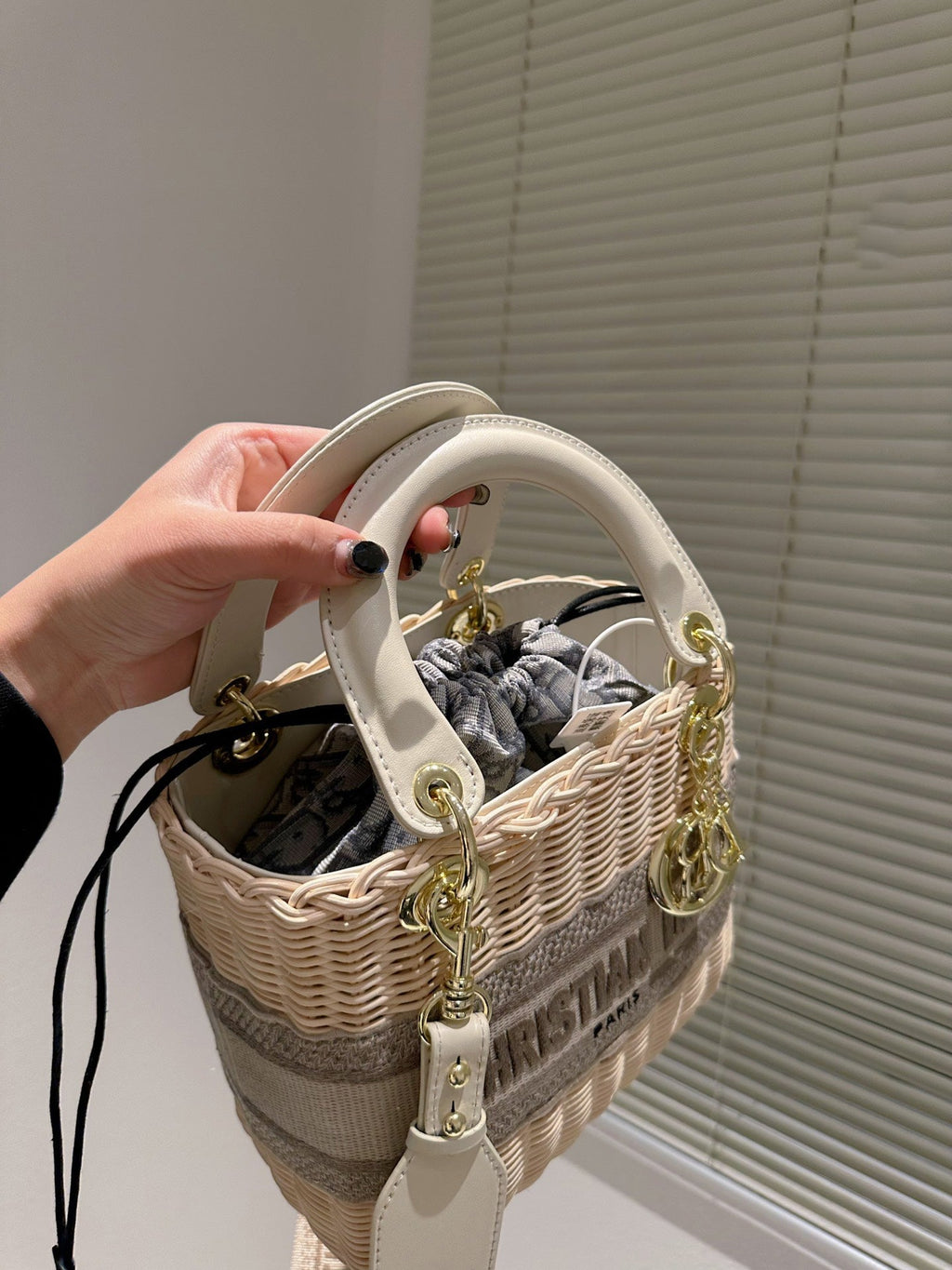 EN - Luxury Bags DIR 366