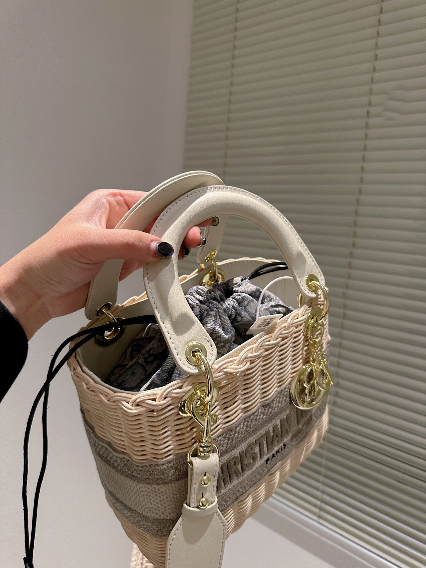 EN - Luxury Bags DIR 366
