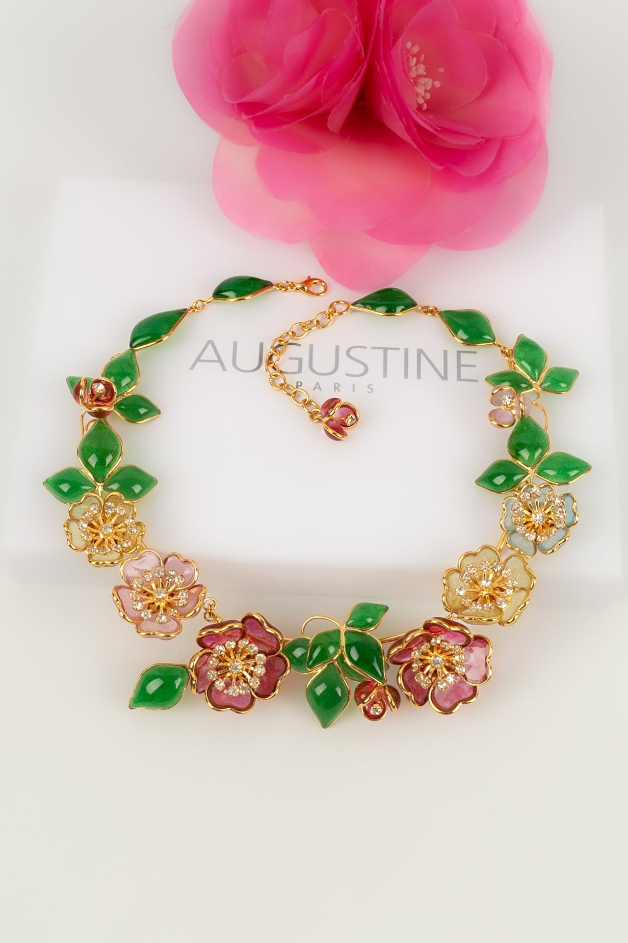 Collier Augustine