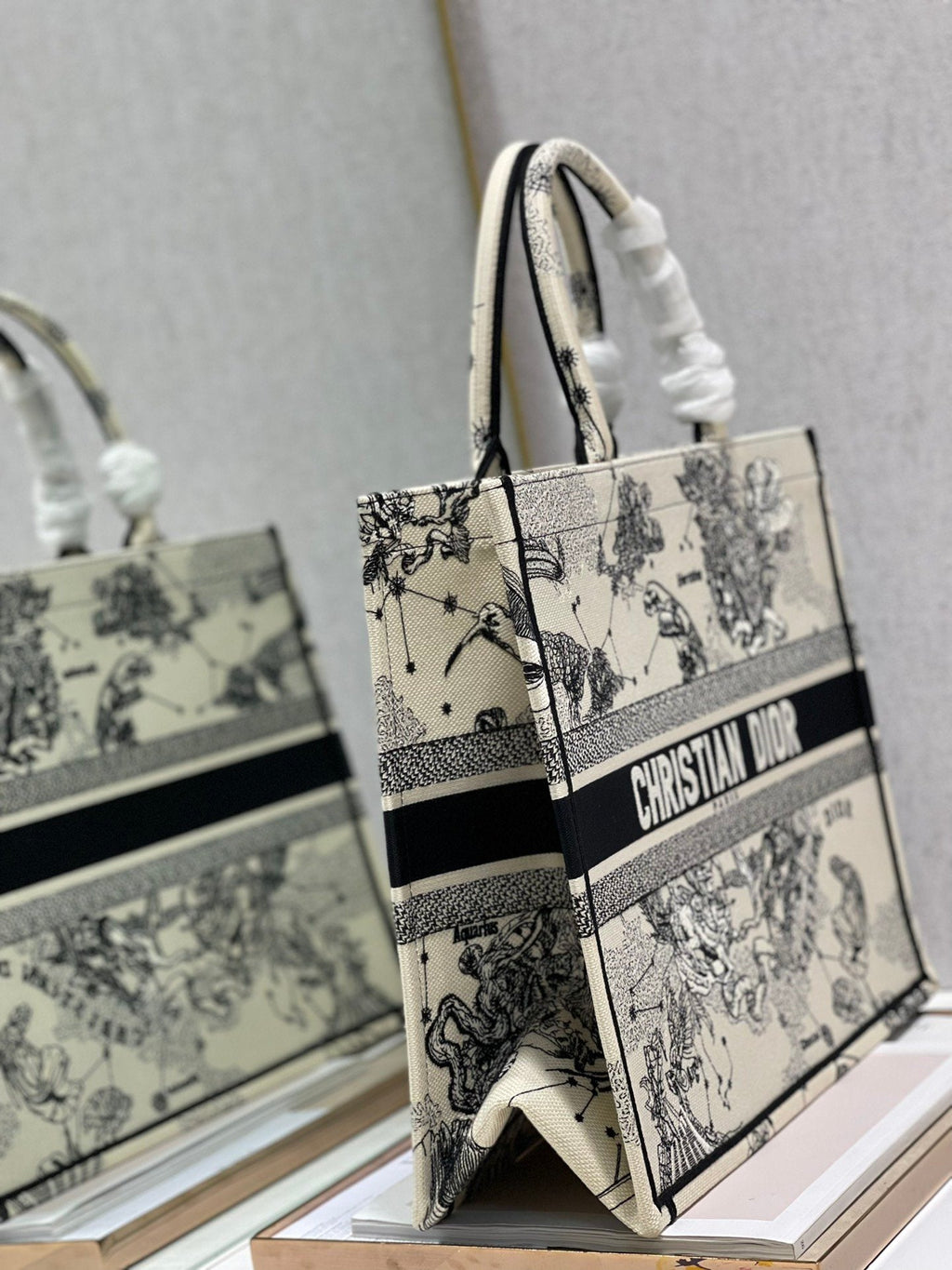 GLAMI Large Book Tote ZoGLAMIac Embroidery, Black/Beige, For Women WomenÃ¢â‚¬â„¢s Handbags, 41cm CD