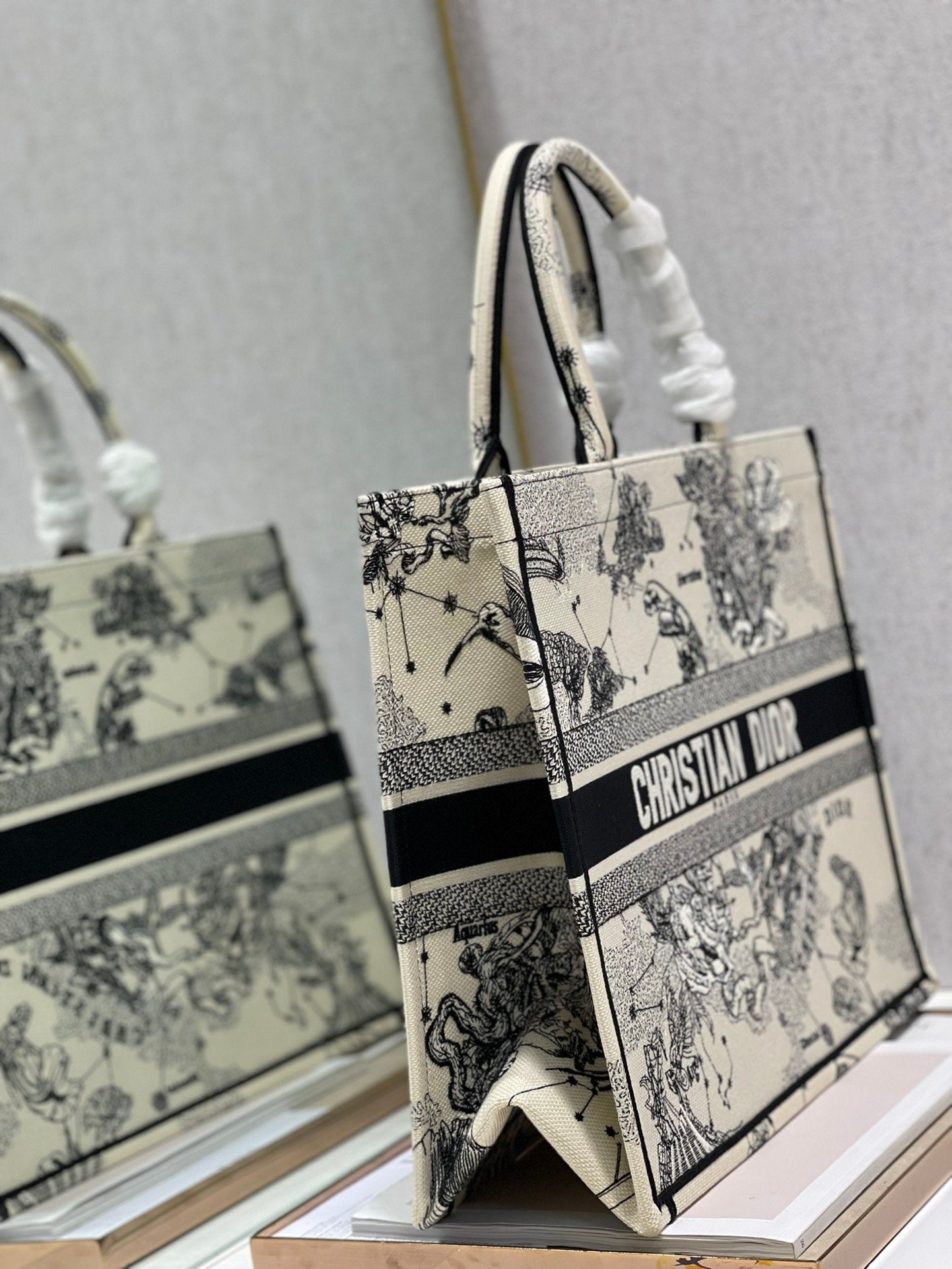 GLAMI Large Book Tote ZoGLAMIac Embroidery, Black/Beige, For Women WomenÃ¢â‚¬â„¢s Handbags, 41cm CD