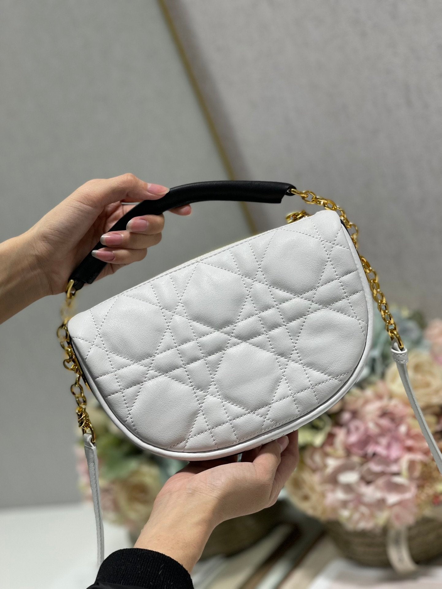 GLAMI Small Vibe Hobo Bag White Cannage, White Handbags, Crossbody Bags, 20cm CD M7200ONOA_M879