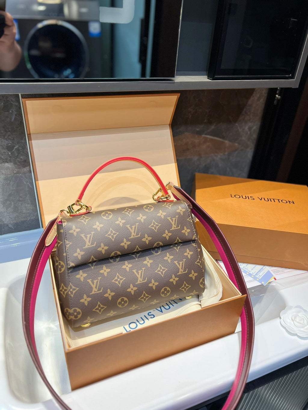 EN - Luxury Bags LUV 738