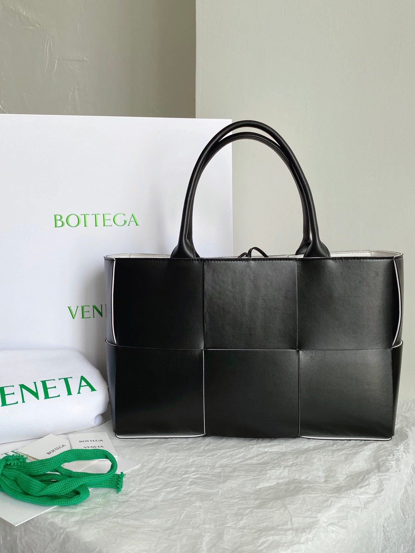 GLAMI Arco Tote Bag For Women 16.14in/41cm In Black 609175VMAY31283