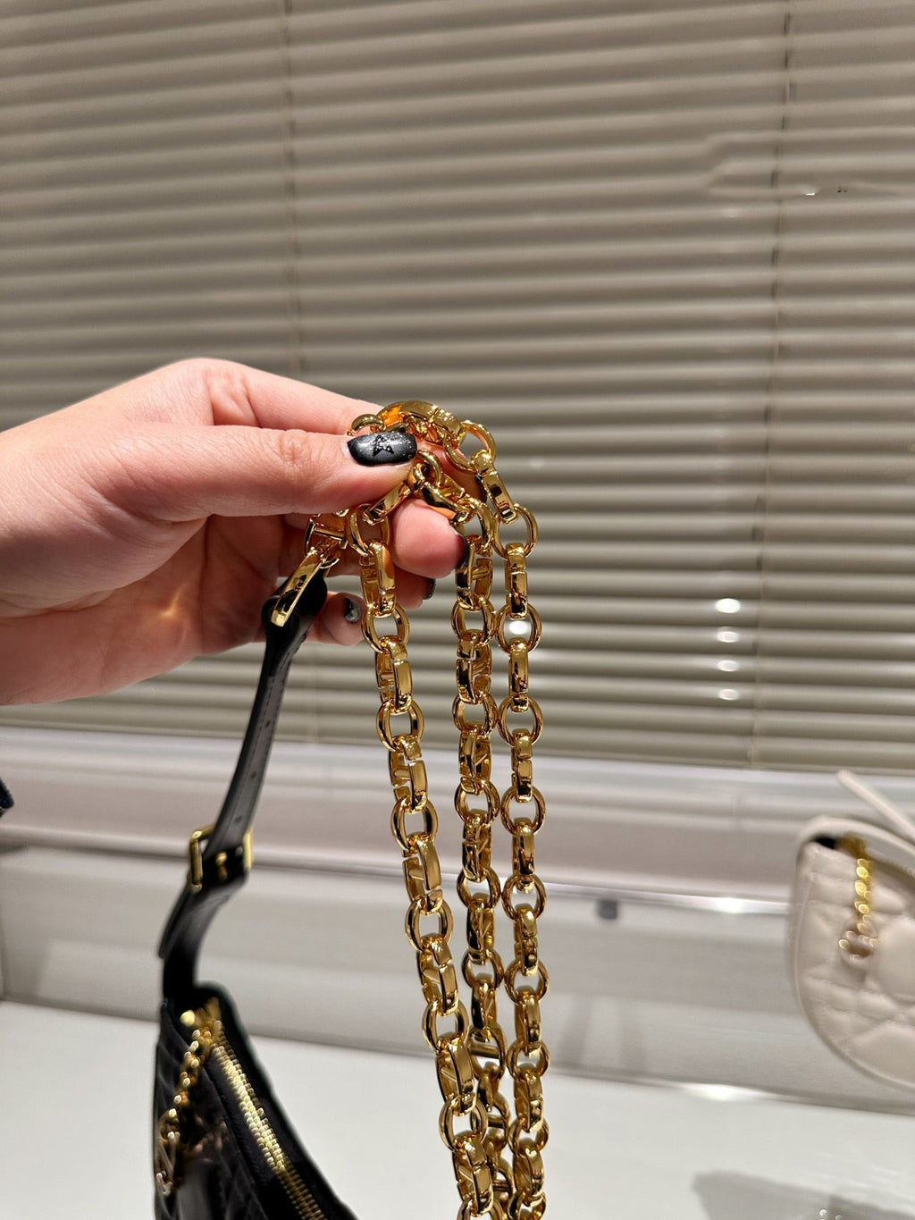 EN - Luxury Bags DIR 373
