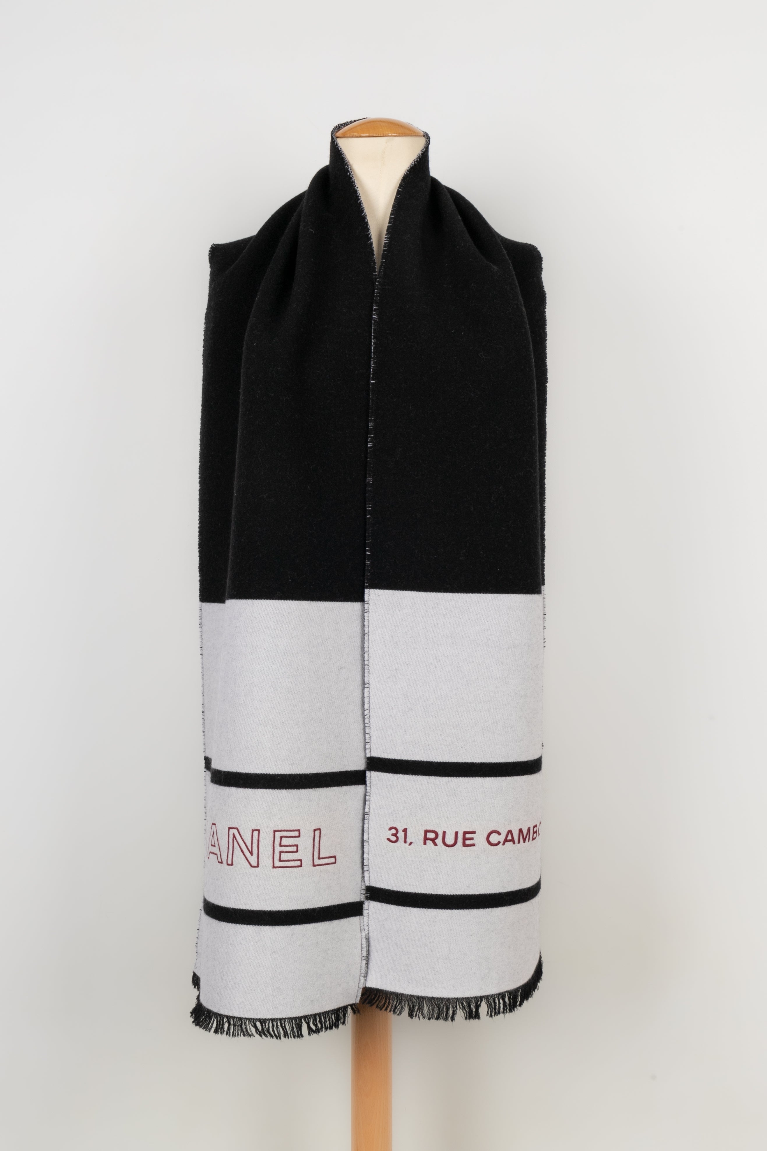 Echarpe en laine et cachemire Chanel