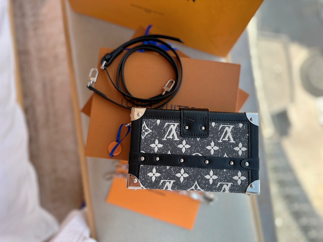 EN - Luxury Bags LUV 726