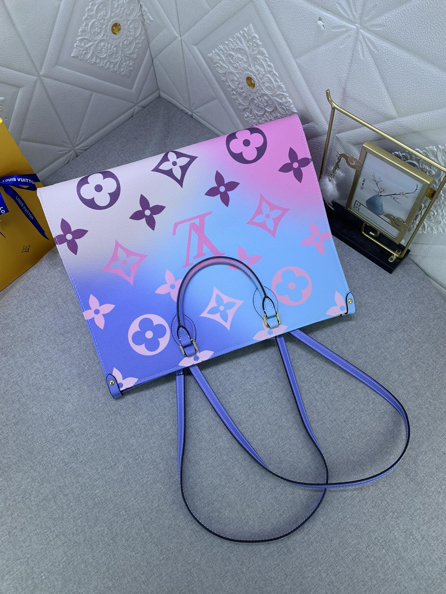 EN - Luxury Bags LUV 748