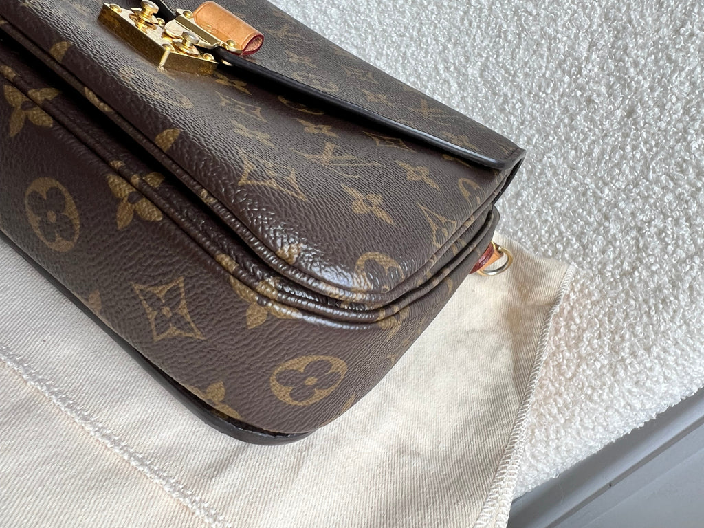 Louis Vuitton Pochette Metis Monogram (RRP £1,970)