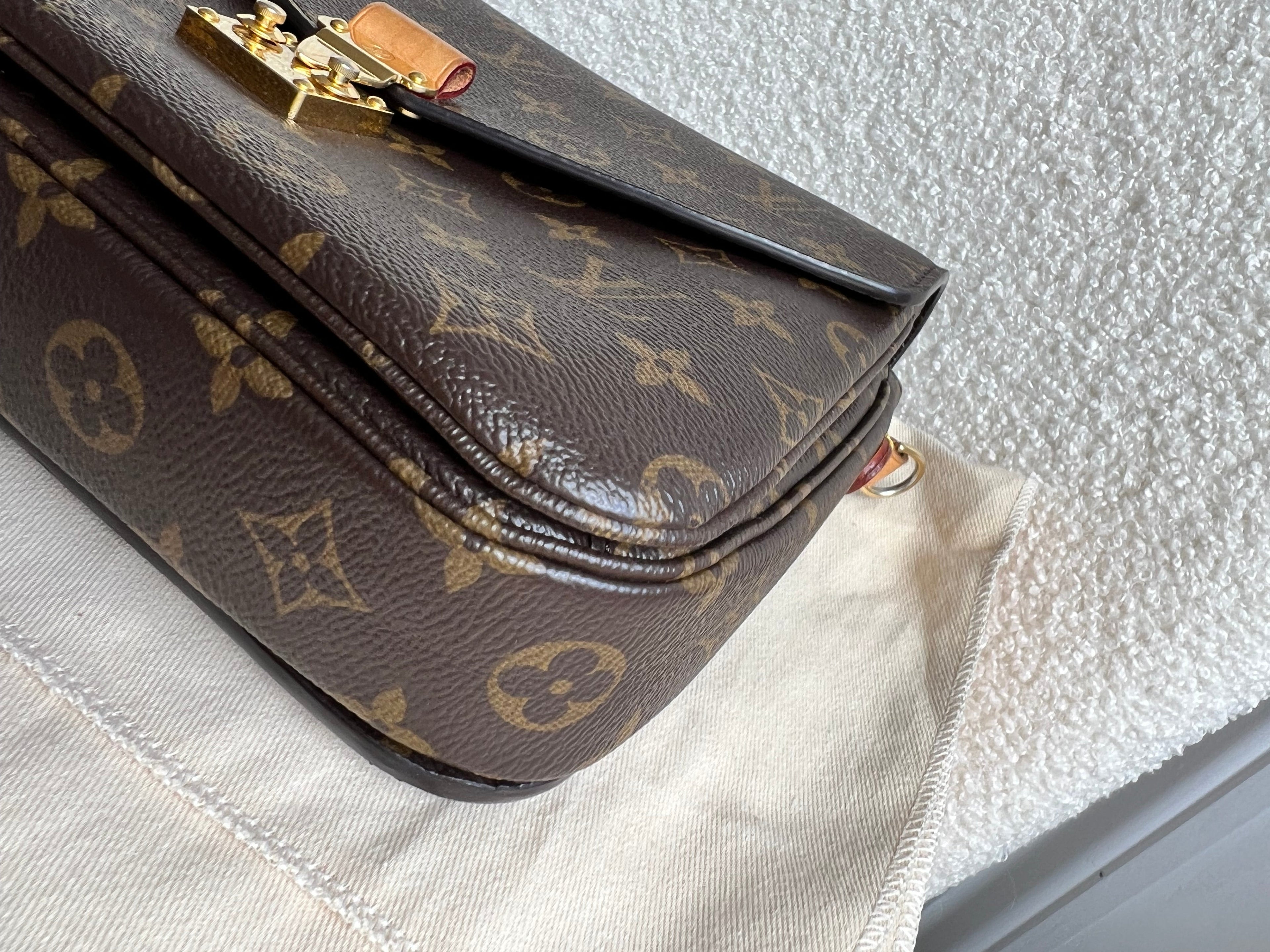 Louis Vuitton Pochette Metis Monogram (RRP £1,970)