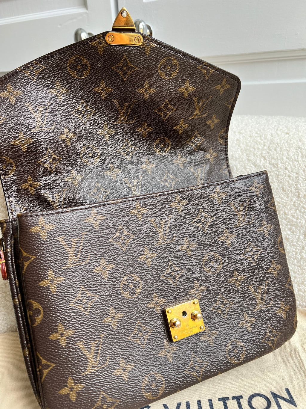 Louis Vuitton Pochette Metis Monogram (RRP £1,970)