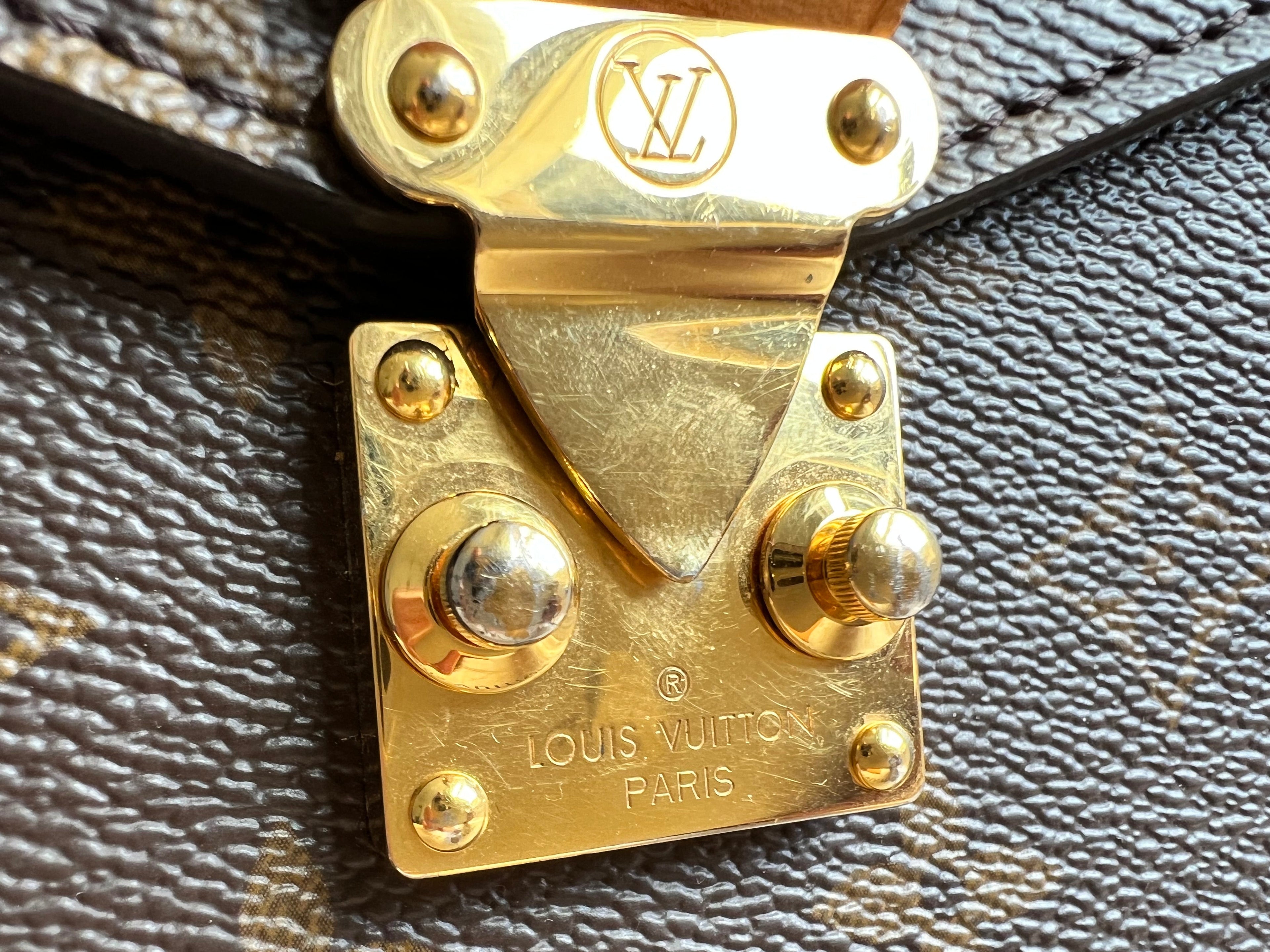 Louis Vuitton Pochette Metis Monogram (RRP £1,970)