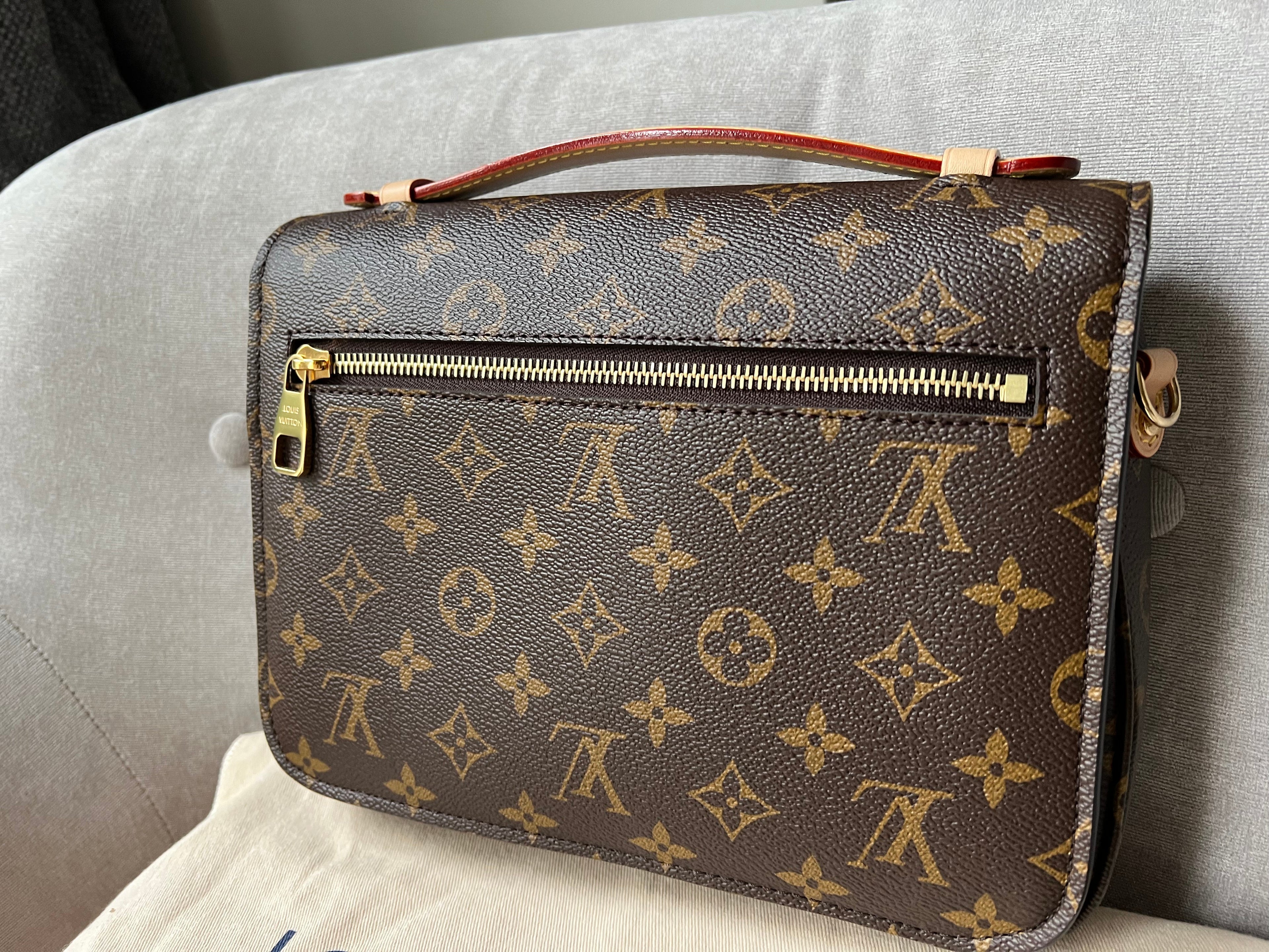 Louis Vuitton Pochette Metis Monogram (RRP £1,970)