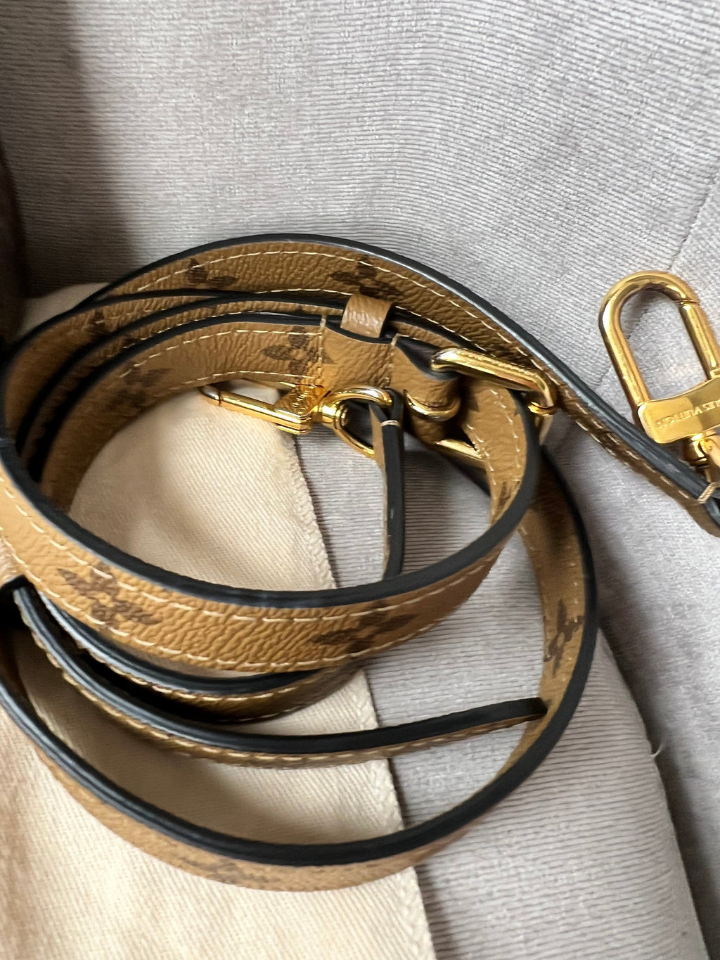 Louis Vuitton Pochette Metis Reverse Monogram (RRP £1,970)