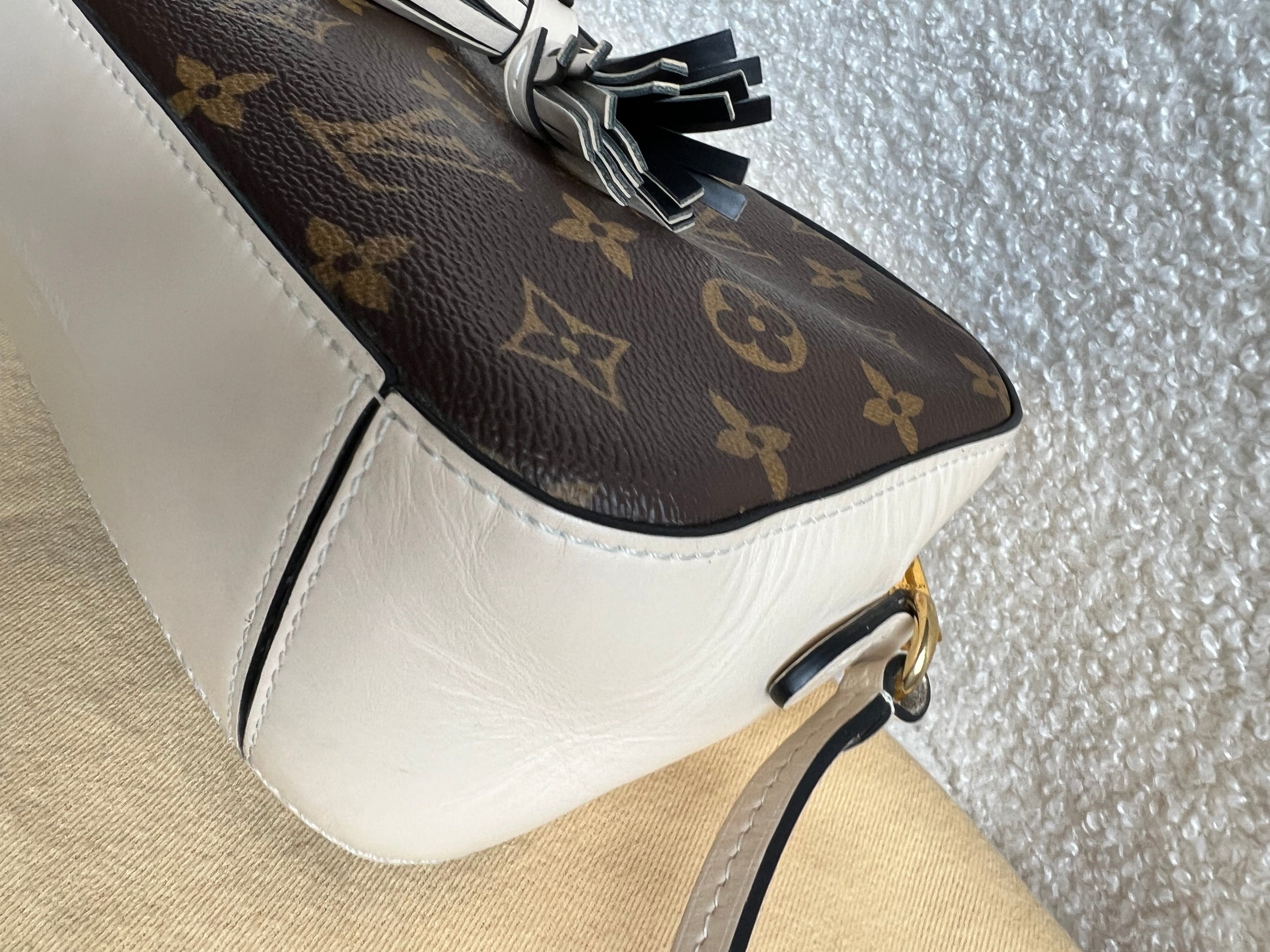 Louis Vuitton Saintonge Monogram Cream