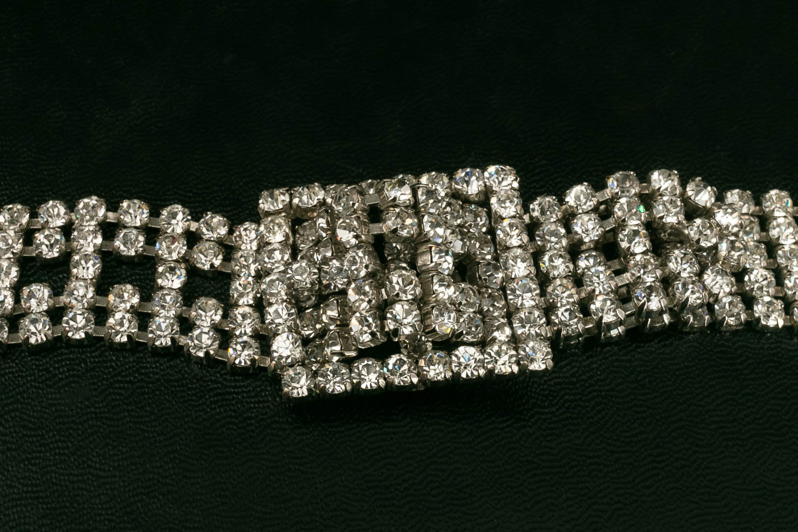 Ceinture en mÃƒÆ’Ã‚Â©tal argentÃƒÆ’Ã‚Â© pavÃƒÆ’Ã‚Â©e de strass.