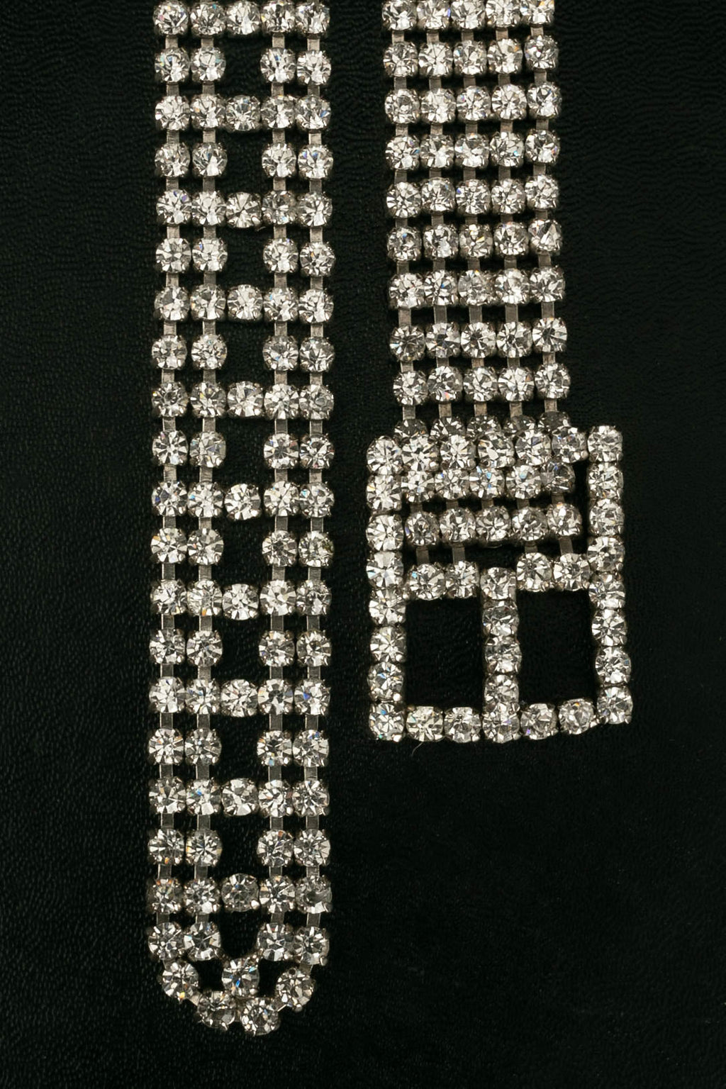 Ceinture en mÃƒÆ’Ã‚Â©tal argentÃƒÆ’Ã‚Â© pavÃƒÆ’Ã‚Â©e de strass.