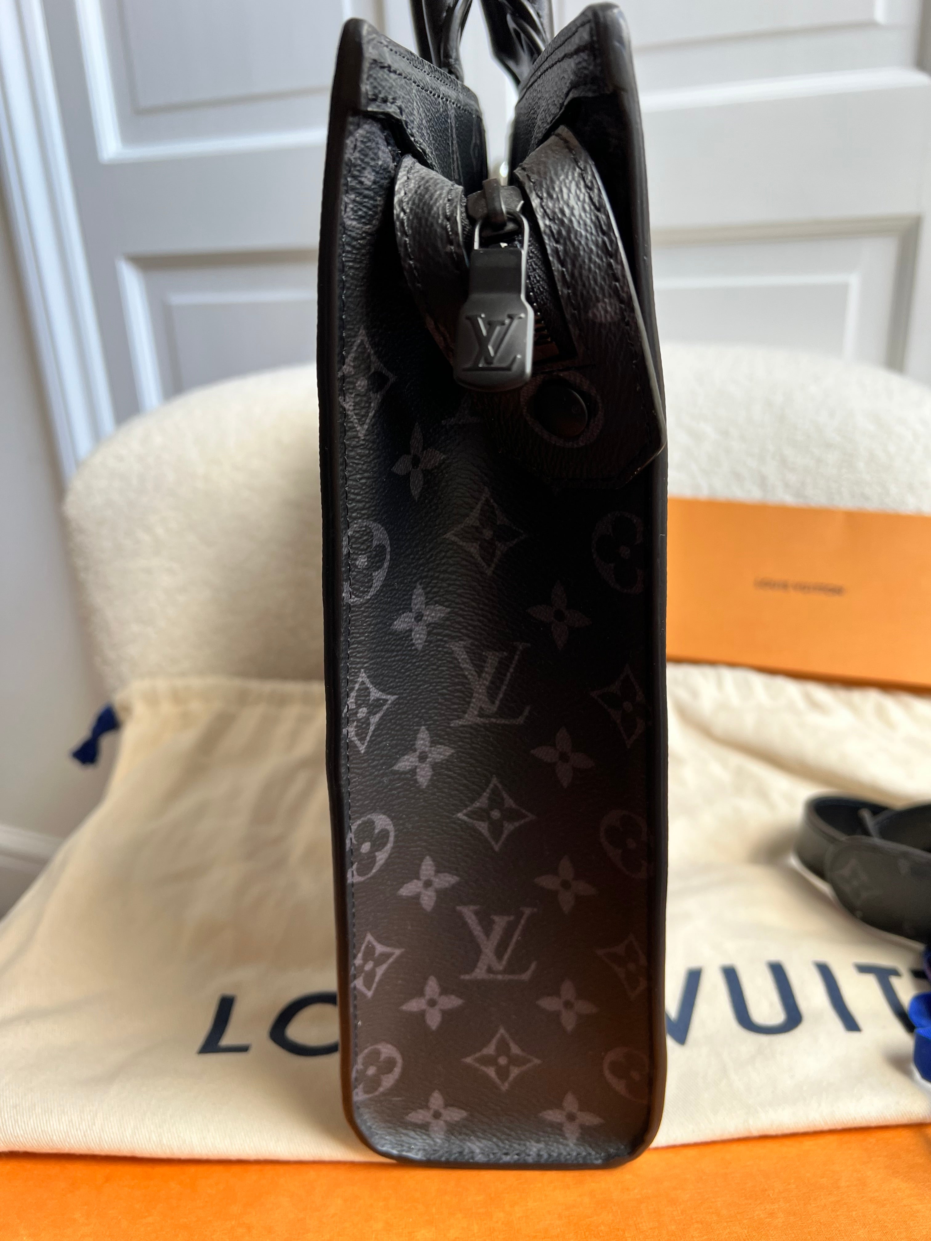 Louis Vuitton Sac Plat Horizontal Zippe Monogram Eclipse (RRP £2060)