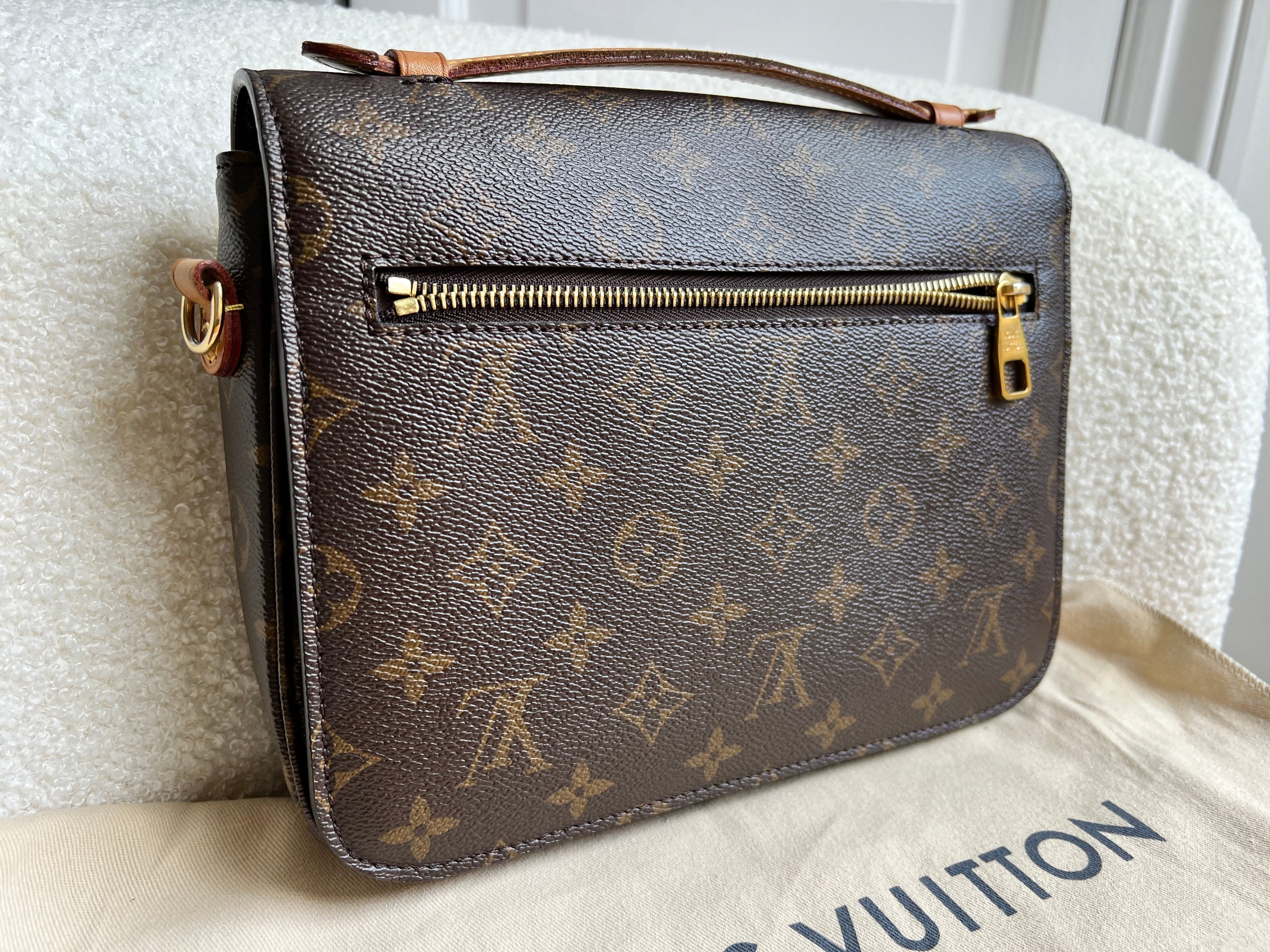 Louis Vuitton Pochette Metis Monogram (RRP £1,970)