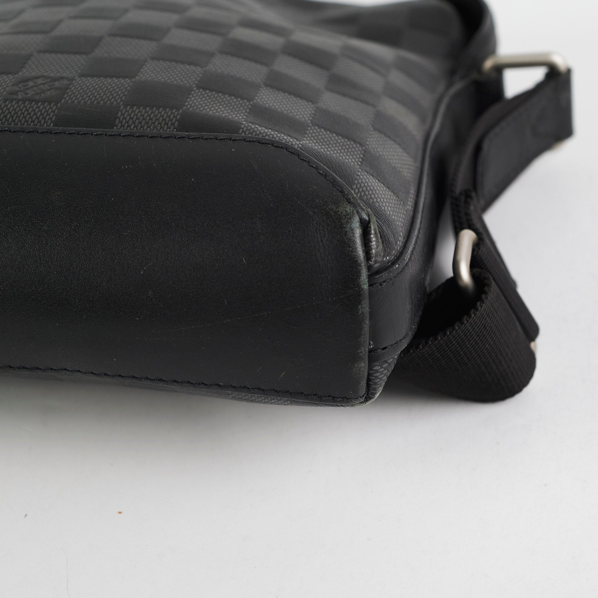 Louis Vuitton Discovery Messenger Damier BB