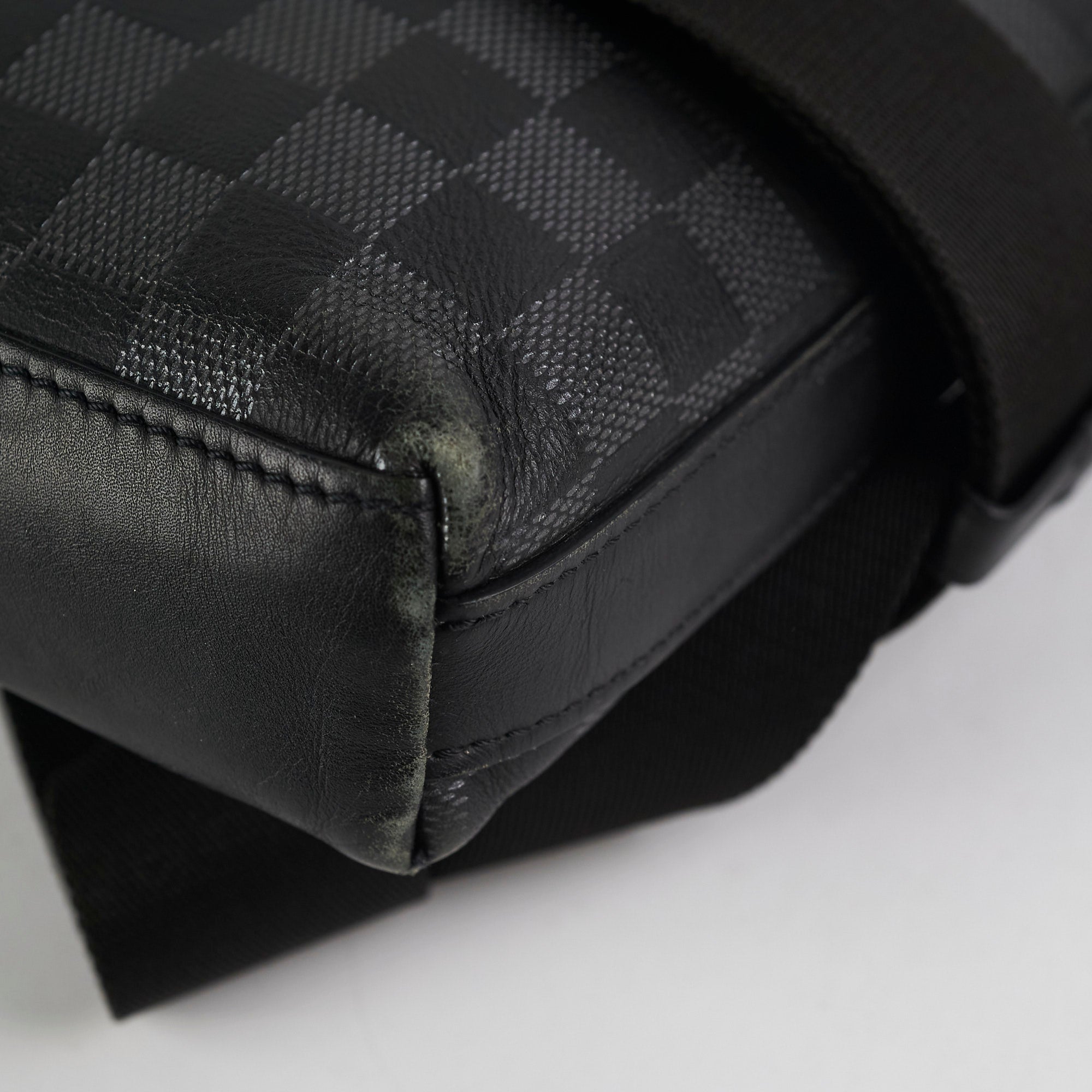 Louis Vuitton Discovery Messenger Damier BB