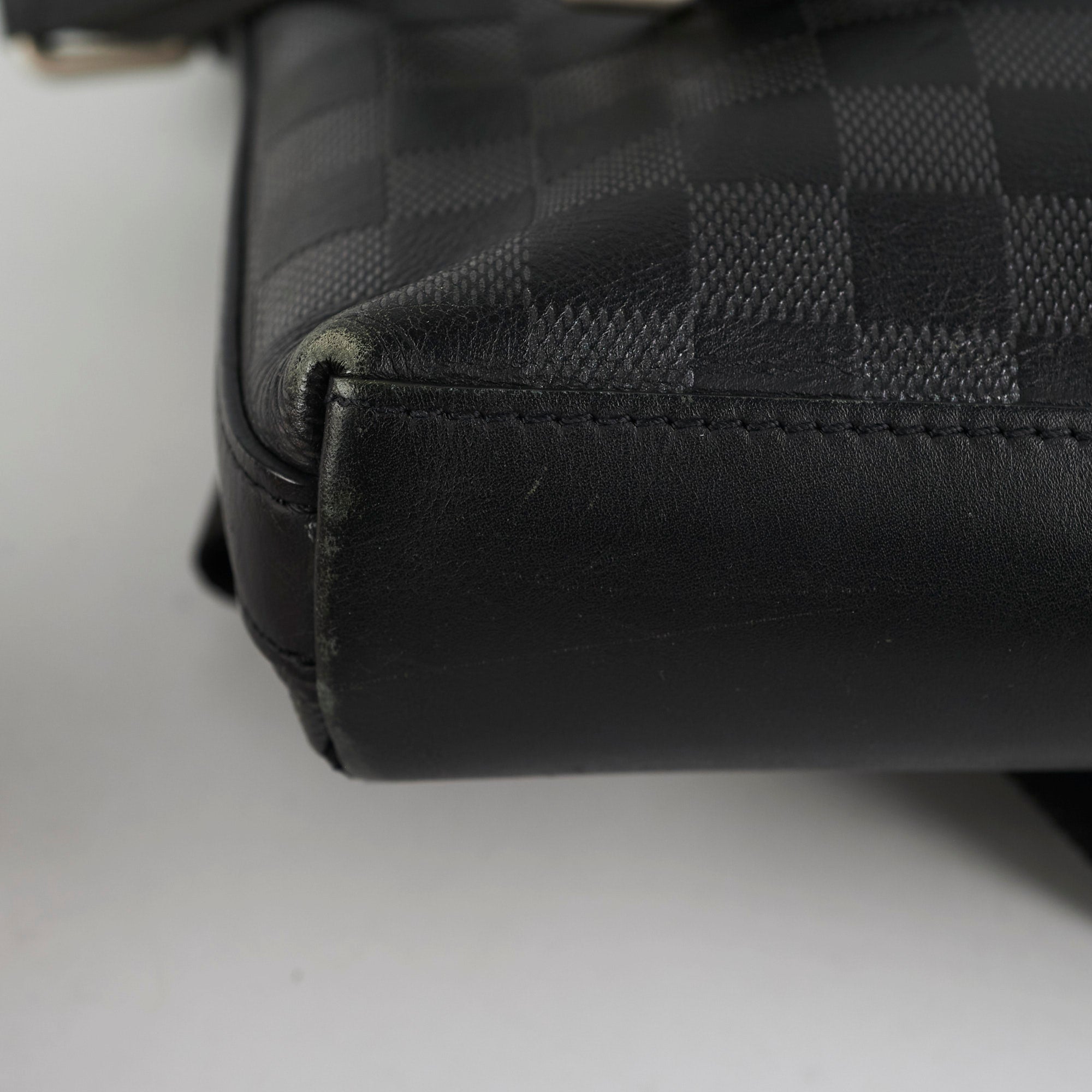 Louis Vuitton Discovery Messenger Damier BB
