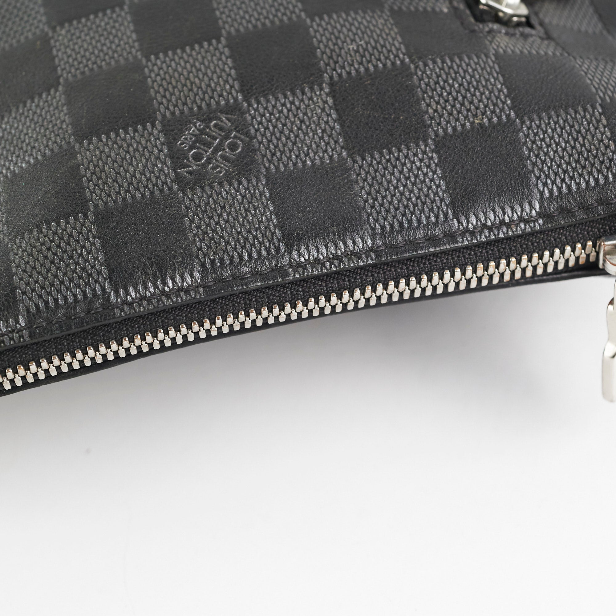 Louis Vuitton Discovery Messenger Damier BB