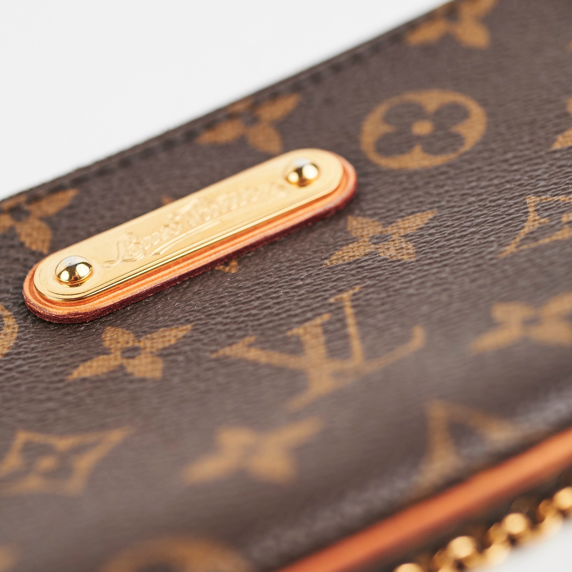 Louis Vuitton Pochette Milla MM Monogram