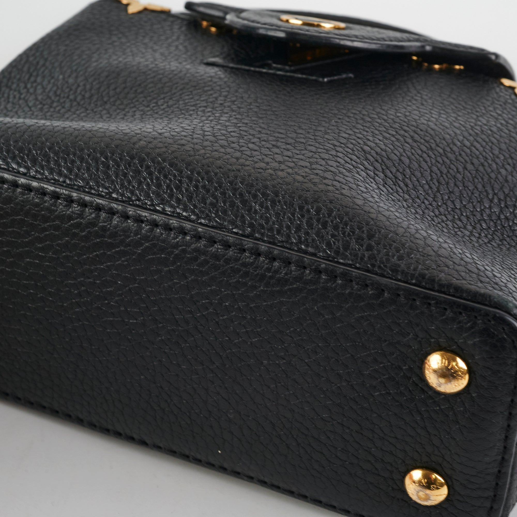 Louis Vuitton Mini Capucines Black