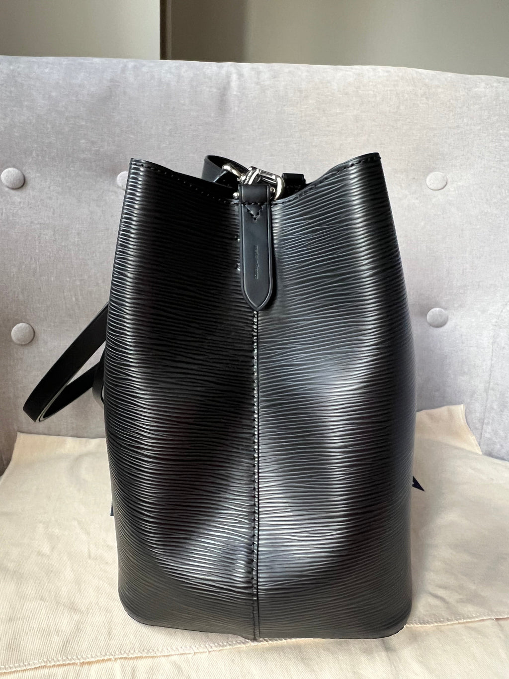 Louis Vuitton Neo Noe Bucket Bag Black Epi (RRP £1,930)