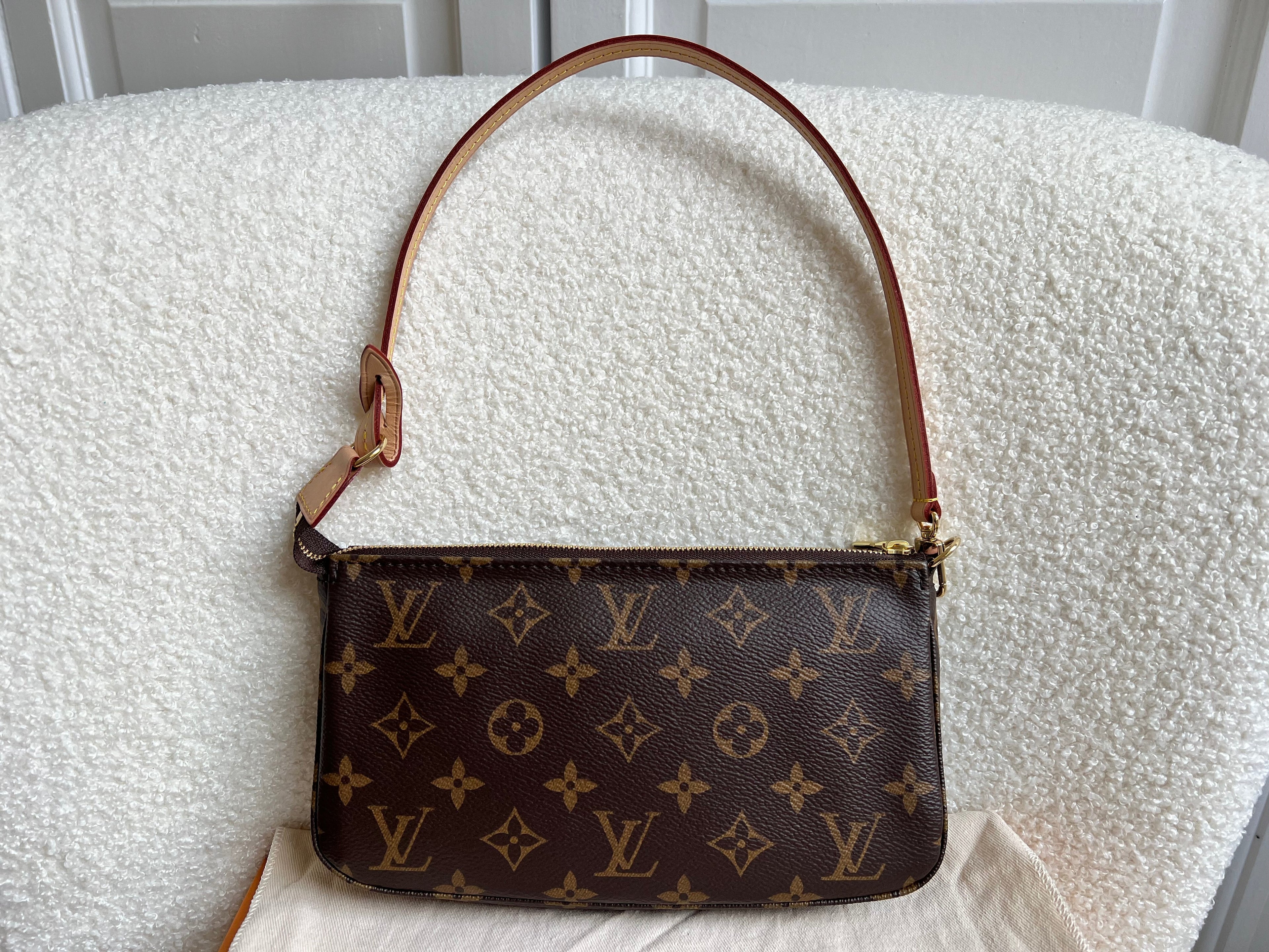Louis Vuitton Pochette Accessoires Monogram (RRP £970)
