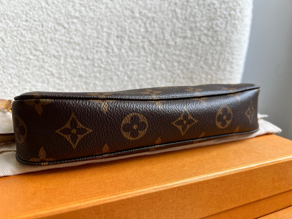 Louis Vuitton Pochette Accessoires Monogram (RRP £970)