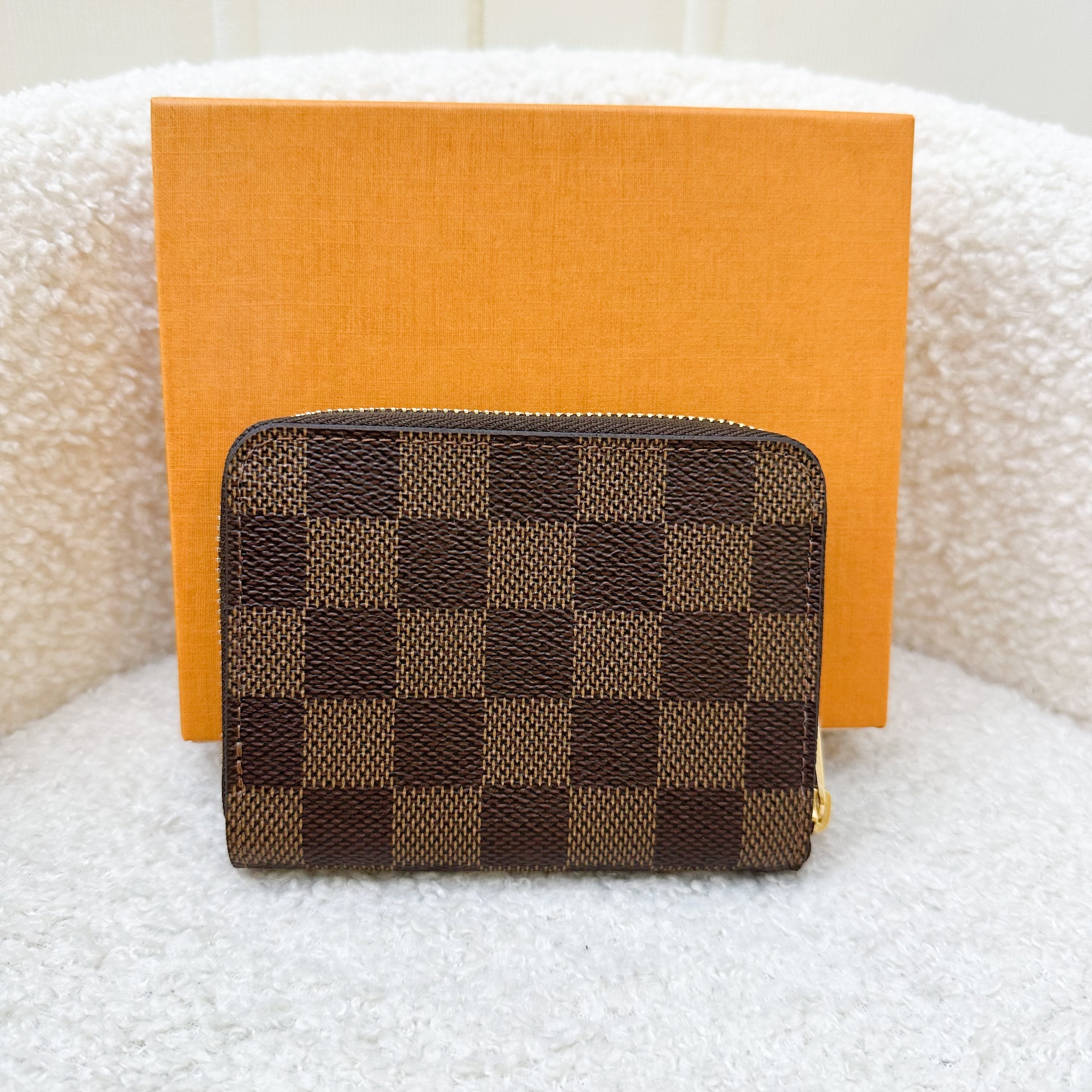 LV Zippy Small Wallet / Card Holder in Vivienne in London Christmas 2021 Canvas and GHW