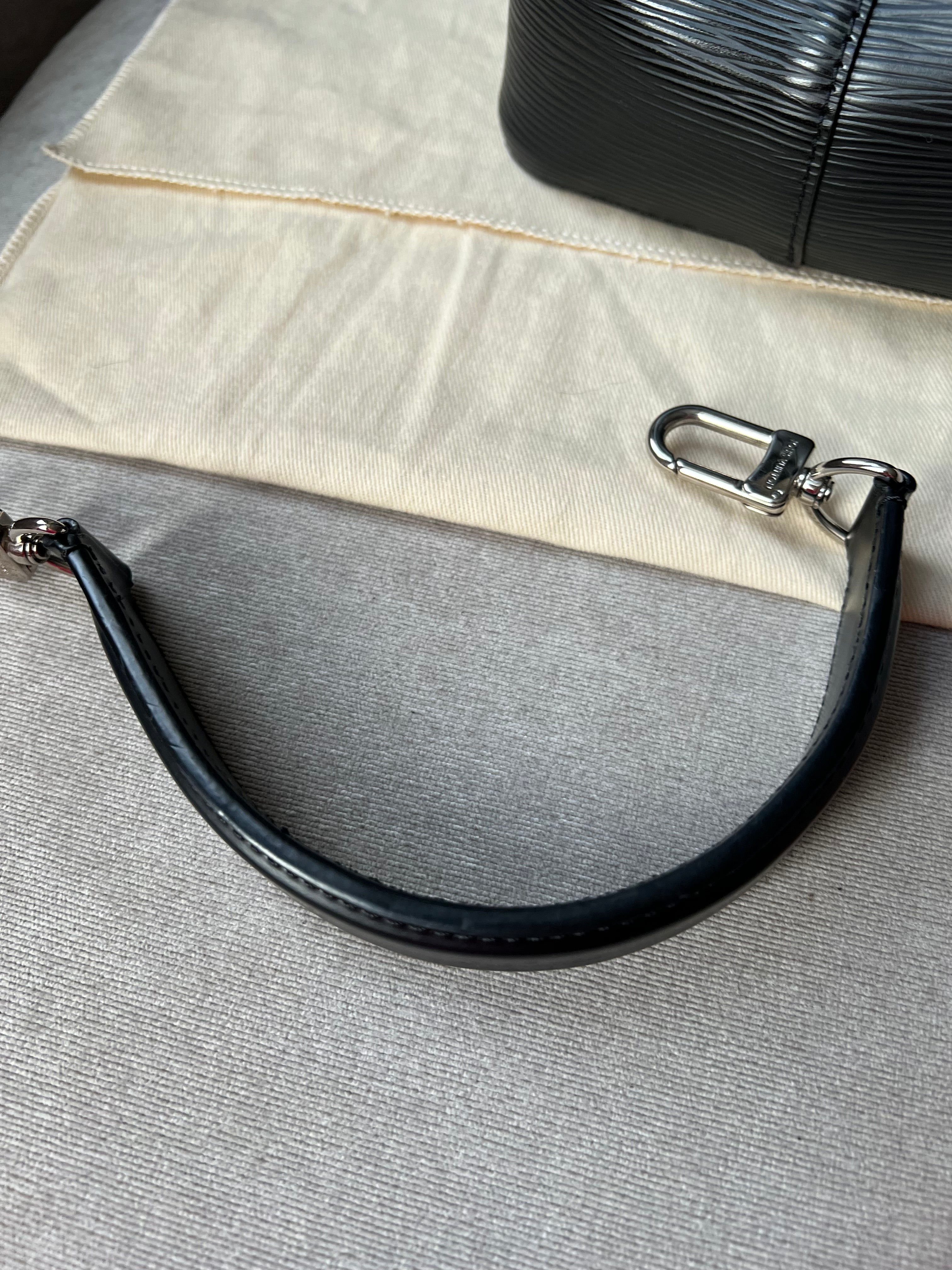 Louis Vuitton Neo Noe Bucket Bag Black Epi (RRP £1,930)