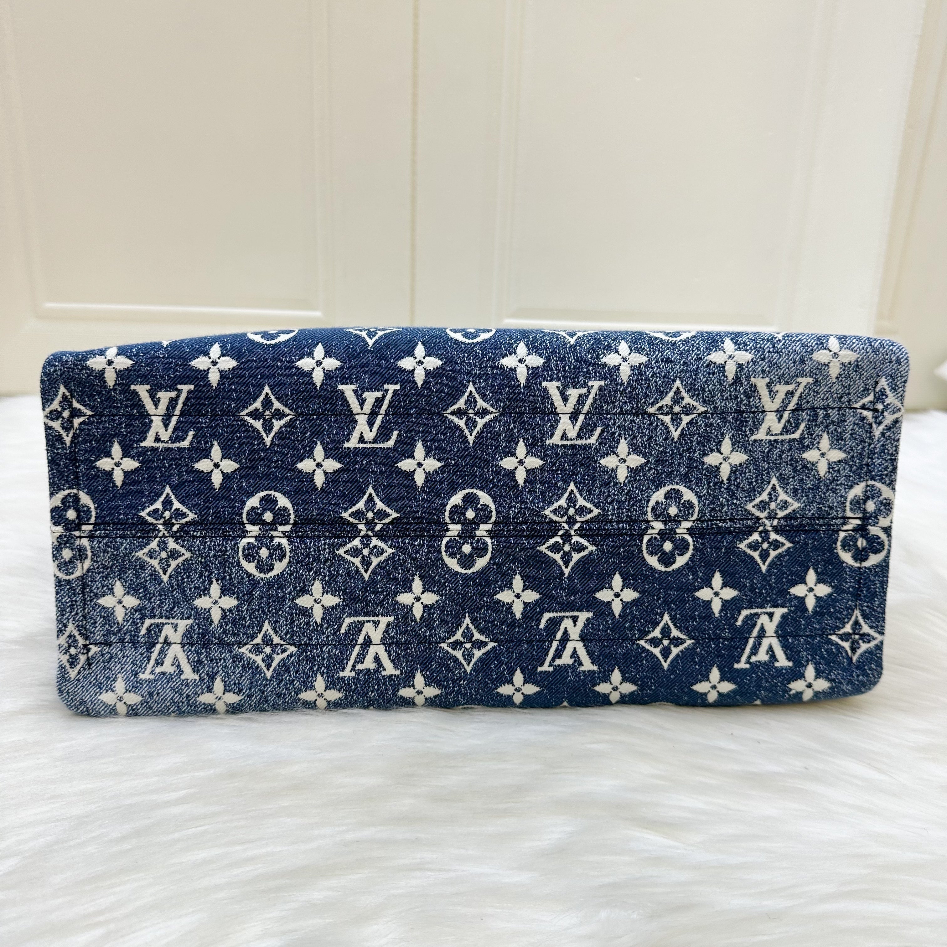 LV Onthego MM in Ombre Blue Denim and GHW
