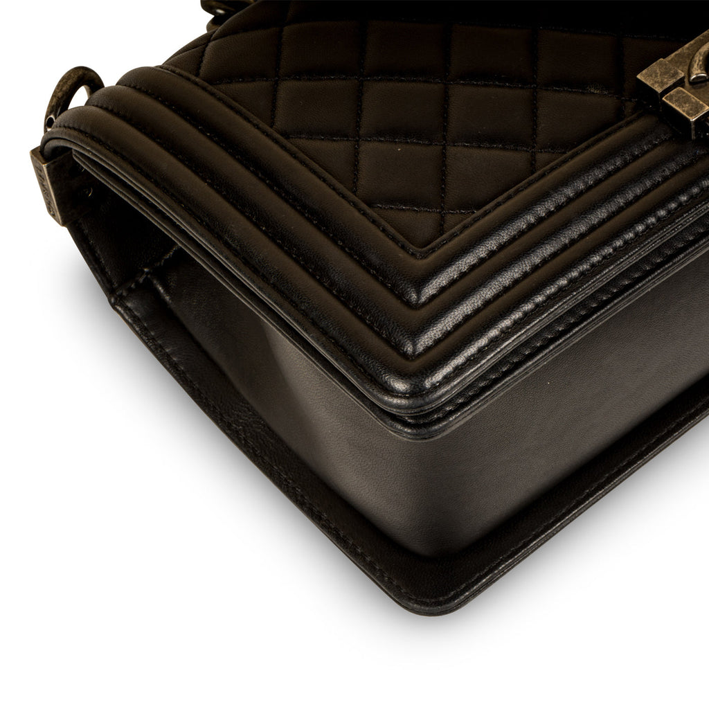 Chanel Boy Bag - Medium - Lambskin