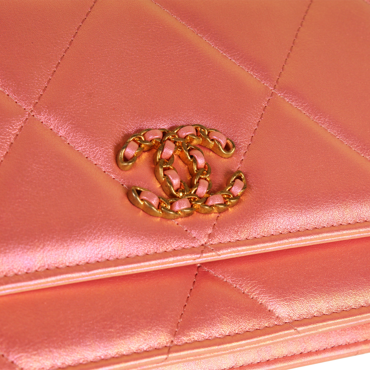 Chanel Chanel 19 WOC - Iridescent