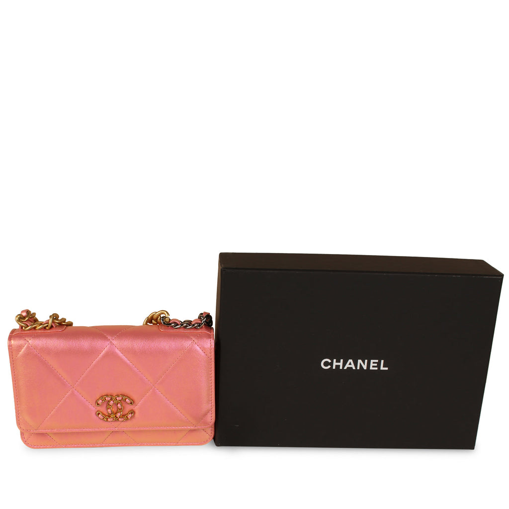 Chanel Chanel 19 WOC - Iridescent