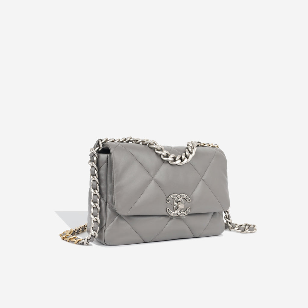 Chanel 19 - Small