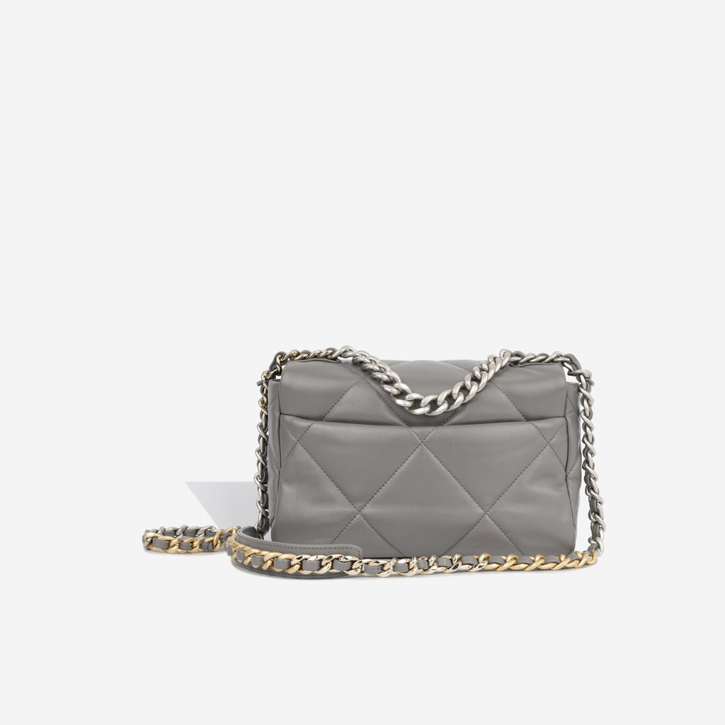 Chanel 19 - Small