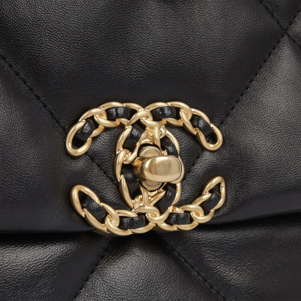 Chanel Chanel 19 - Small