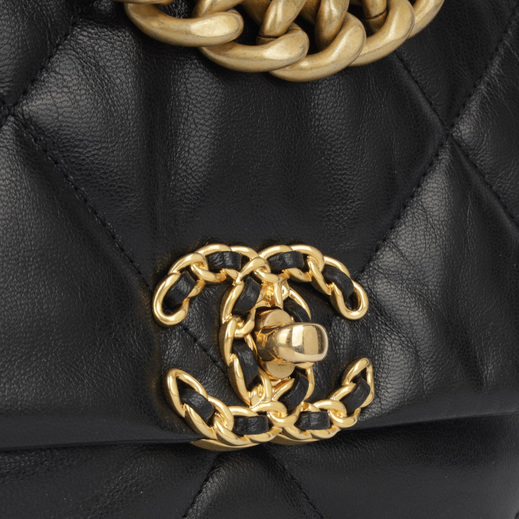 Chanel 19 - Small