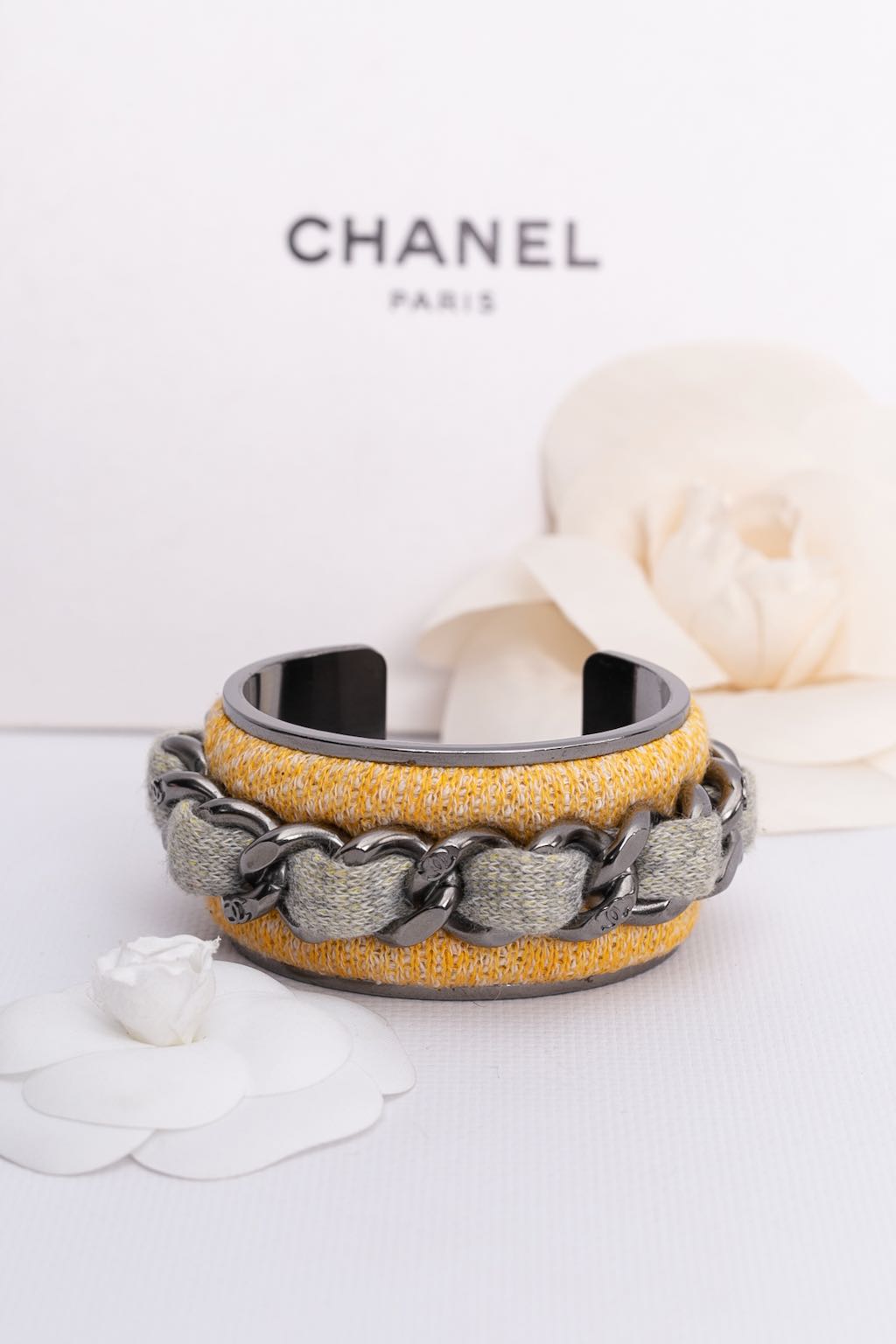 Manchette en tweed Chanel DÃƒÆ’Ã‚Â©filÃƒÆ’Ã‚Â©