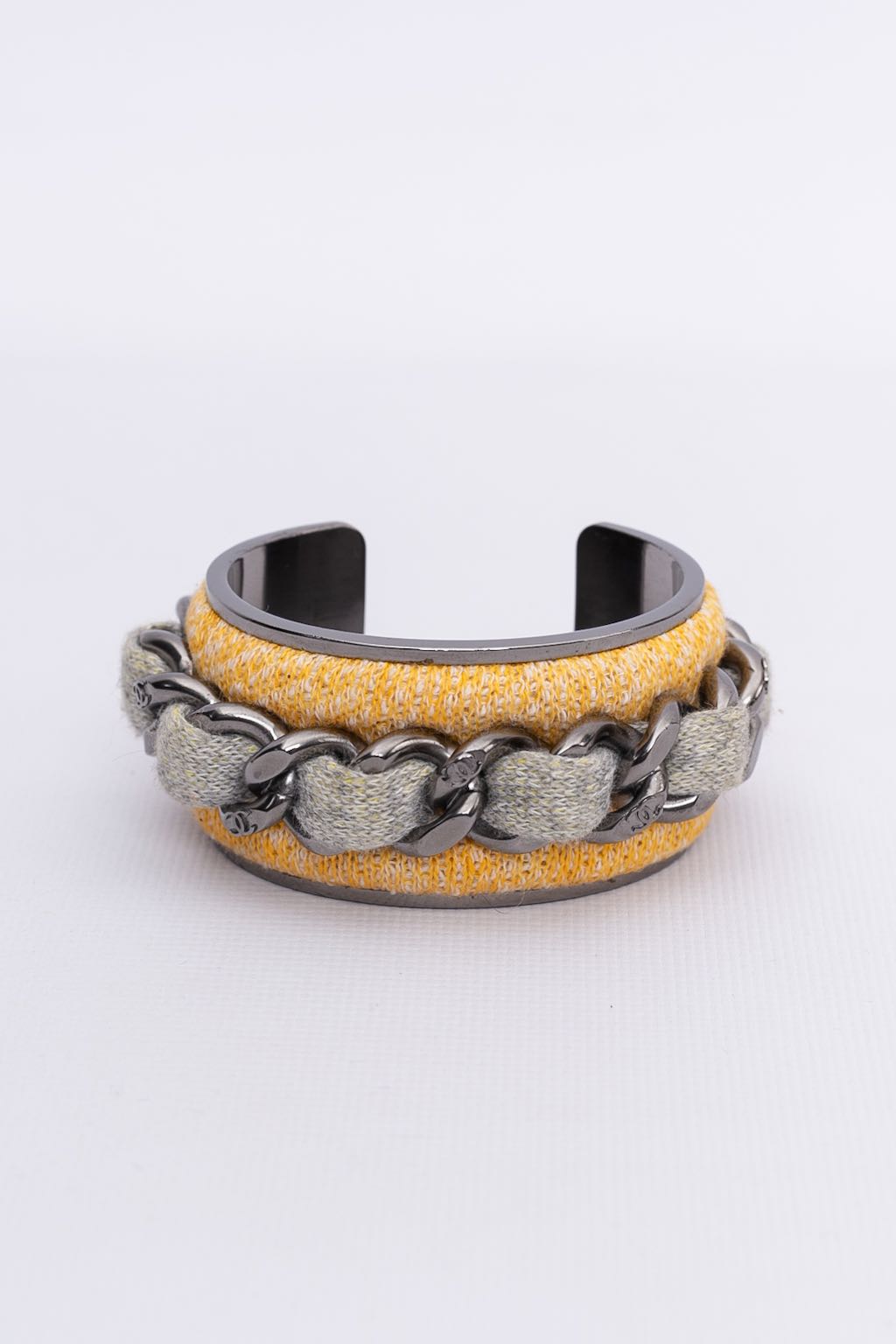 Manchette en tweed Chanel DÃƒÆ’Ã‚Â©filÃƒÆ’Ã‚Â©