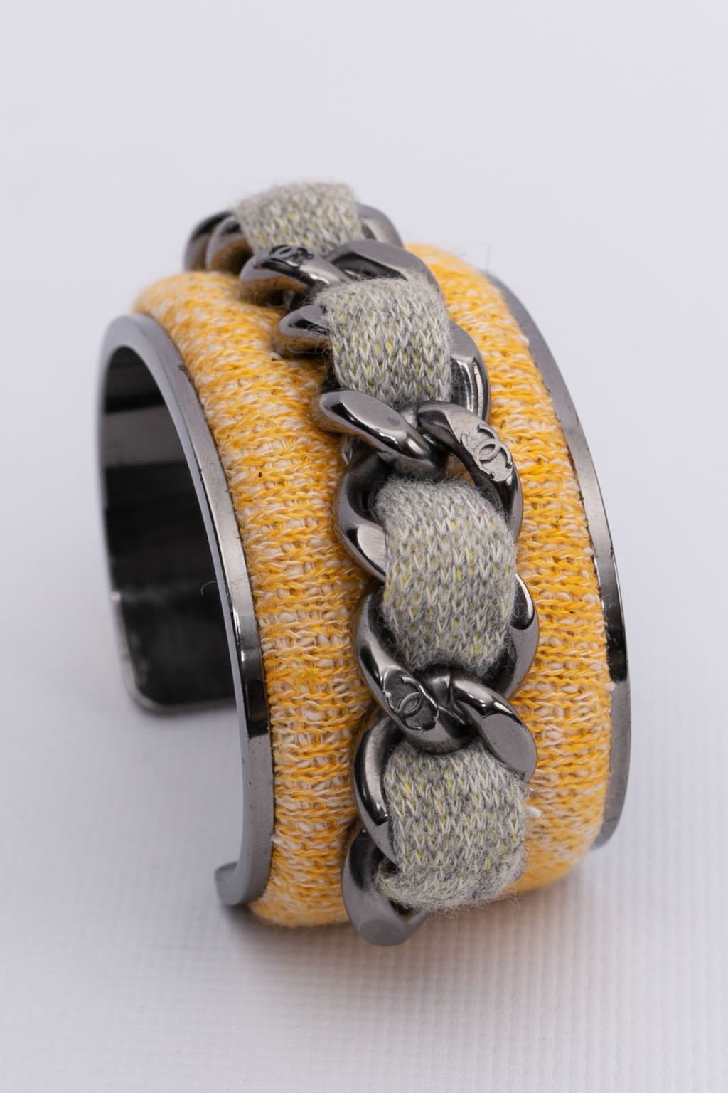 Manchette en tweed Chanel DÃƒÆ’Ã‚Â©filÃƒÆ’Ã‚Â©